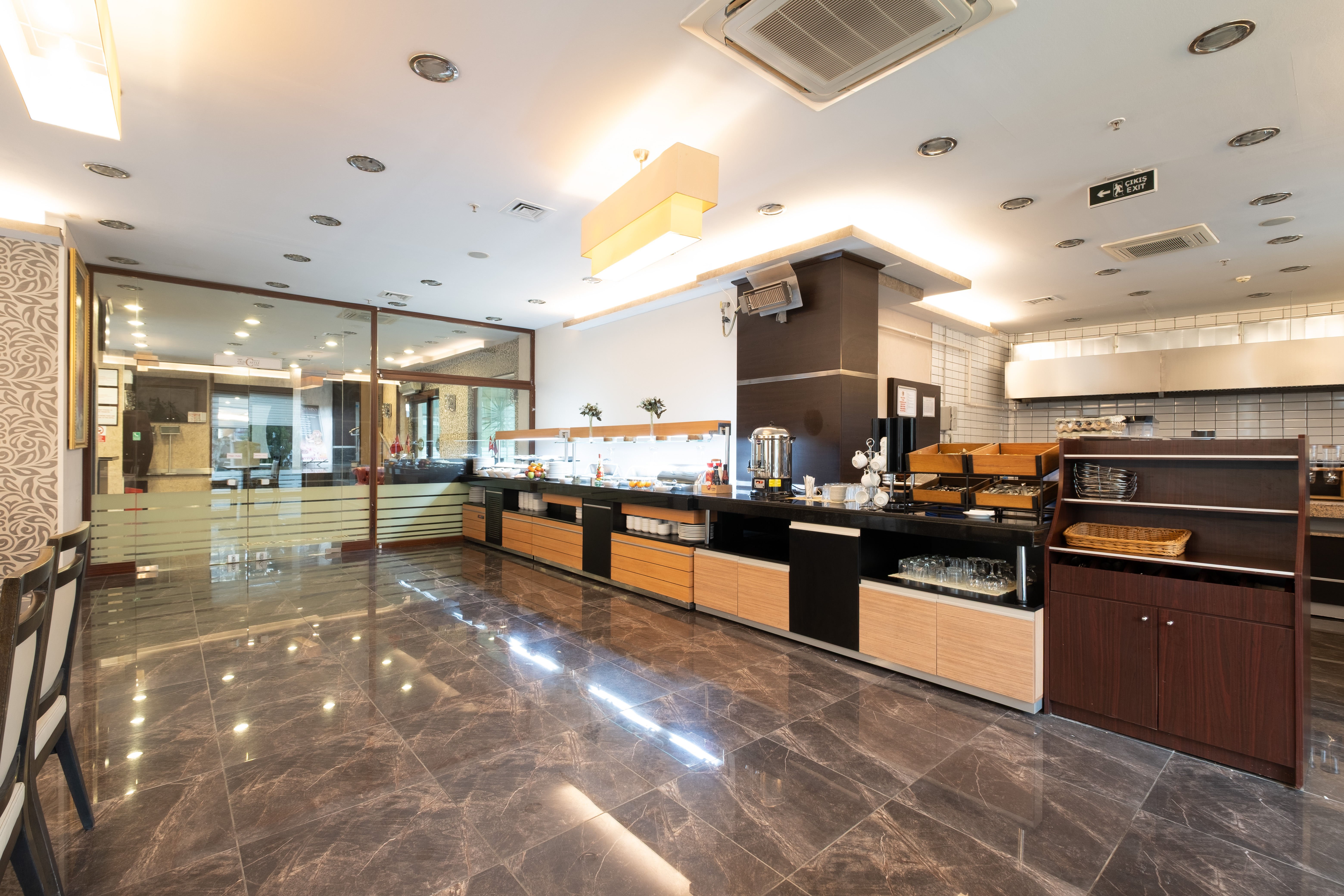 Restoran ve Bar Alanı