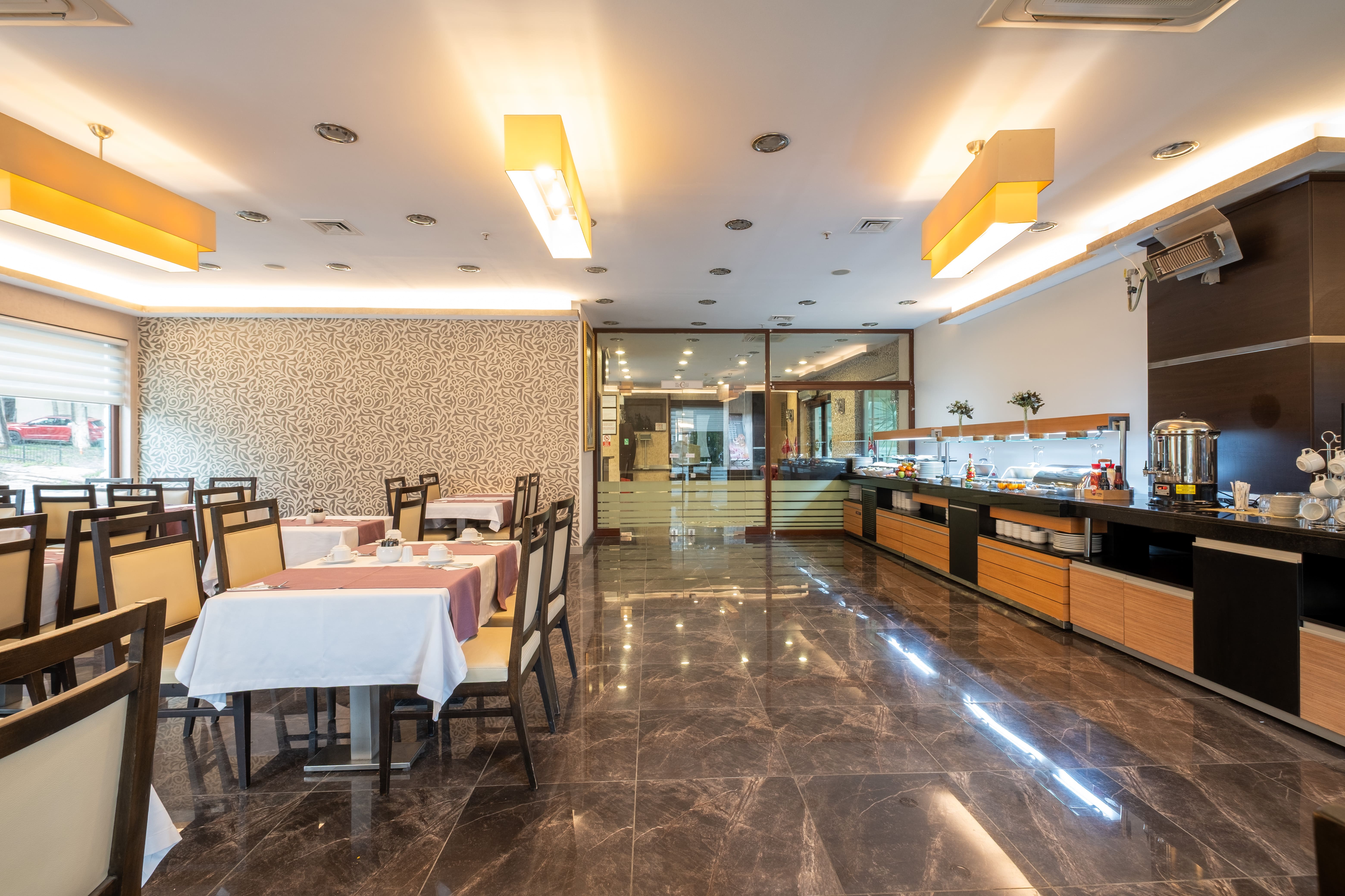 Restoran ve Bar Alanı